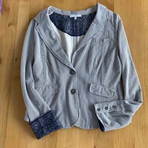 Blue striped blazer with foldable cuffs